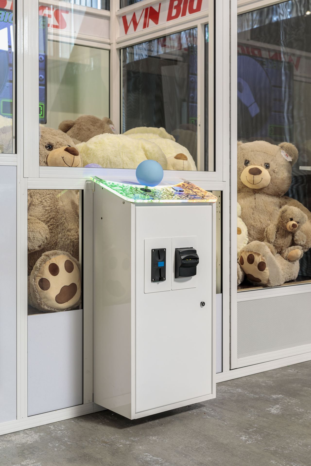 Big One Xtreme II Tallest & Huge Claw Machine by ELAUT